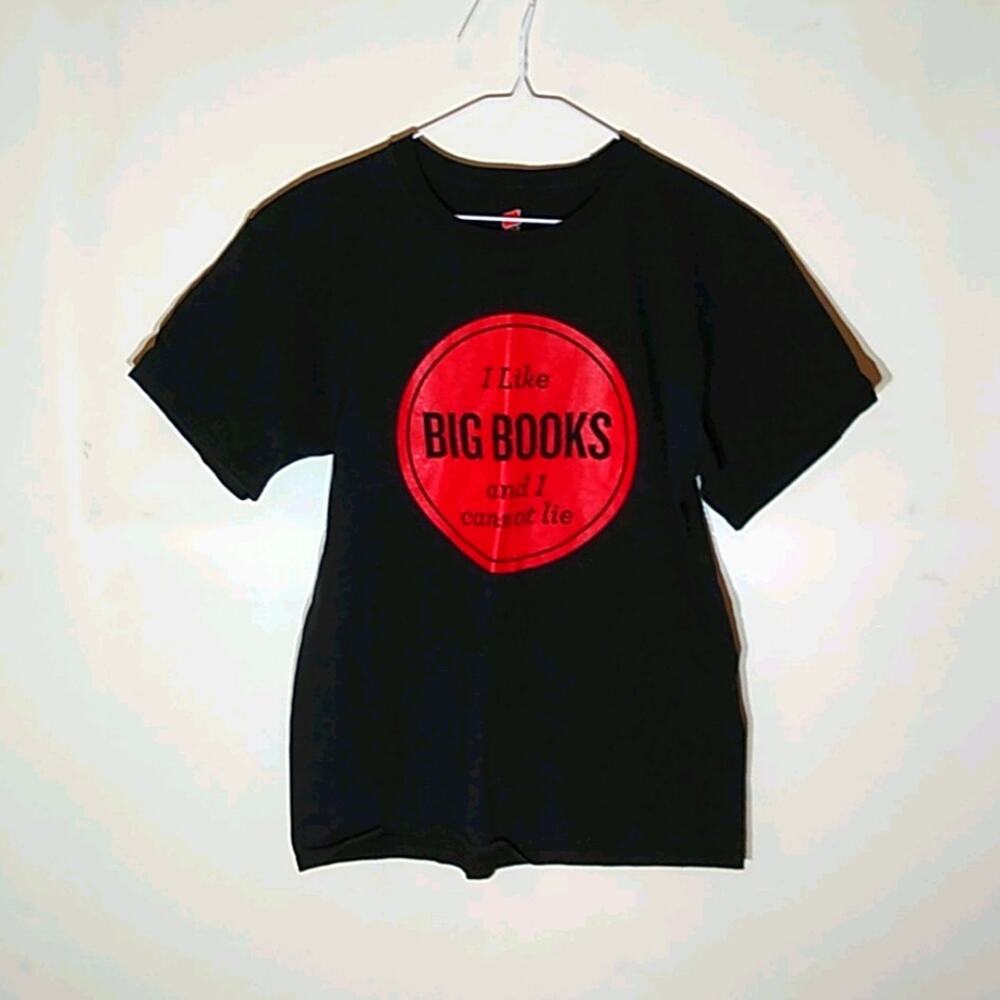 I like big books and I cannot lie t-shirt. Size M
